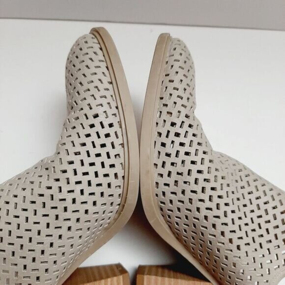 DV by Dolce Vita \ Slip-On Laser Cut-Out Mules Chunky High Heel Shoes Cream 7.5 - Picture 12 of 16